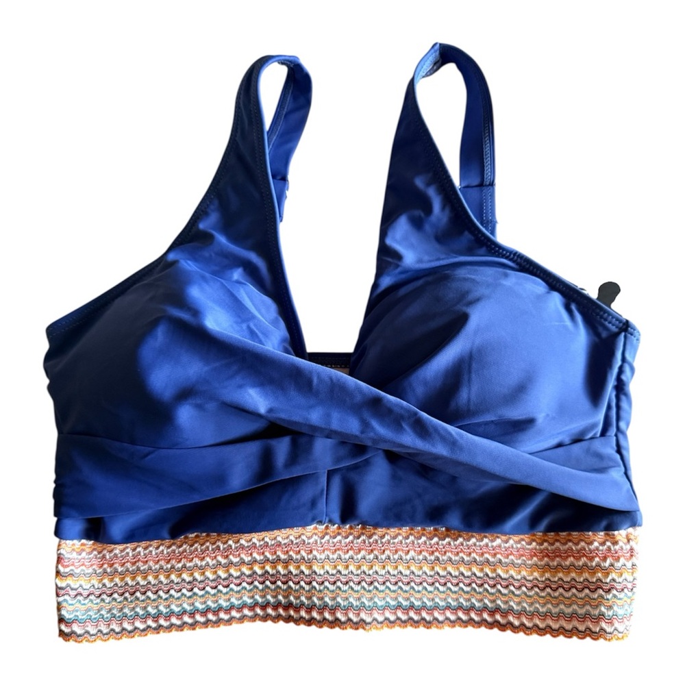 Vemubapis Blue Swim Bikini Top with Multicolor Band.
Size M - Picture 2 of 11
